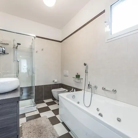 Lejlighed Con Giardino In Piena Citta Modena